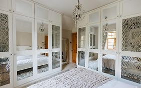Station Cottage - Unique Accommodation With River Flowing Through Garden